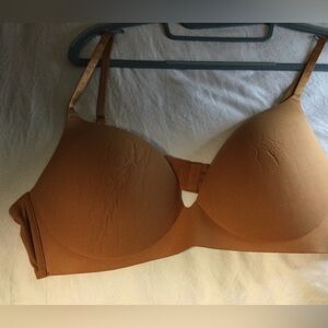 Danskin 38 C no underwear bra.
Dark skin/color